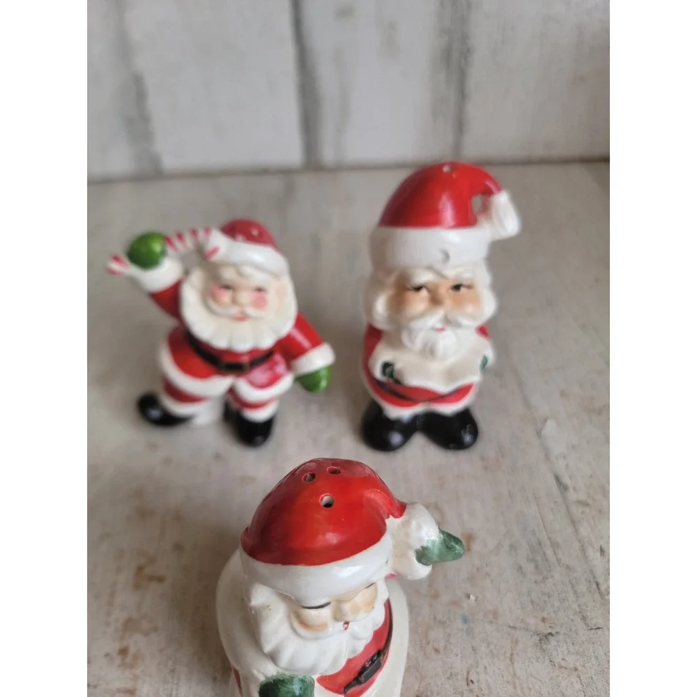 Vintage salt pepper Santa Claus shaker Xmas kitchen ceramic set